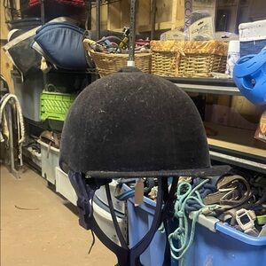 Equestrian Riding Helmet in Black